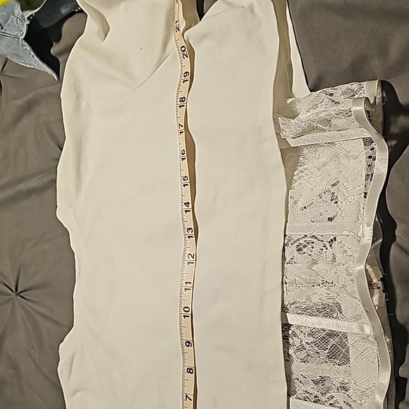 White blouse - Picture 7 of 7